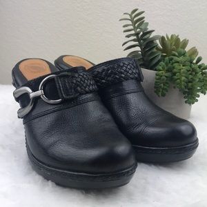 Nurture Wyona Black Leather Clogs 8.5 M